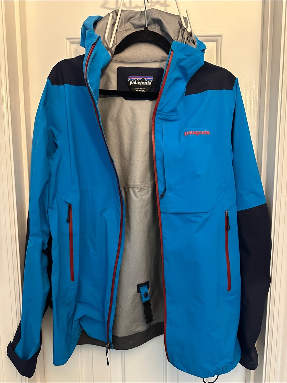 Patagonia Bright Blue and Navy Waterproof Raincoat with Red Accents Gore-Tex
